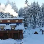 Guest house Zustrizh U Leva Pilipets