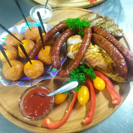 Guest house Zustrizh U Leva Pilipets