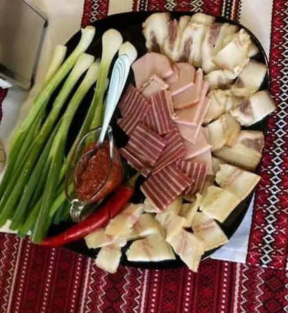 Guest house Zustrizh U Leva 3*